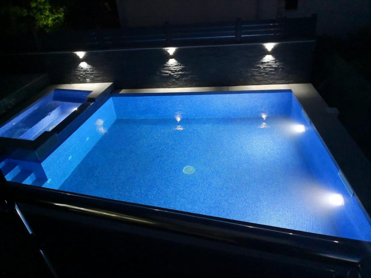 Blazevic, Heated Pool&jacuzzi Apartman