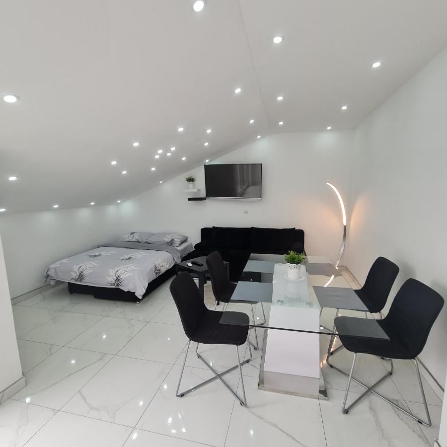 Blazevic, Heated Pool&jacuzzi Apartment