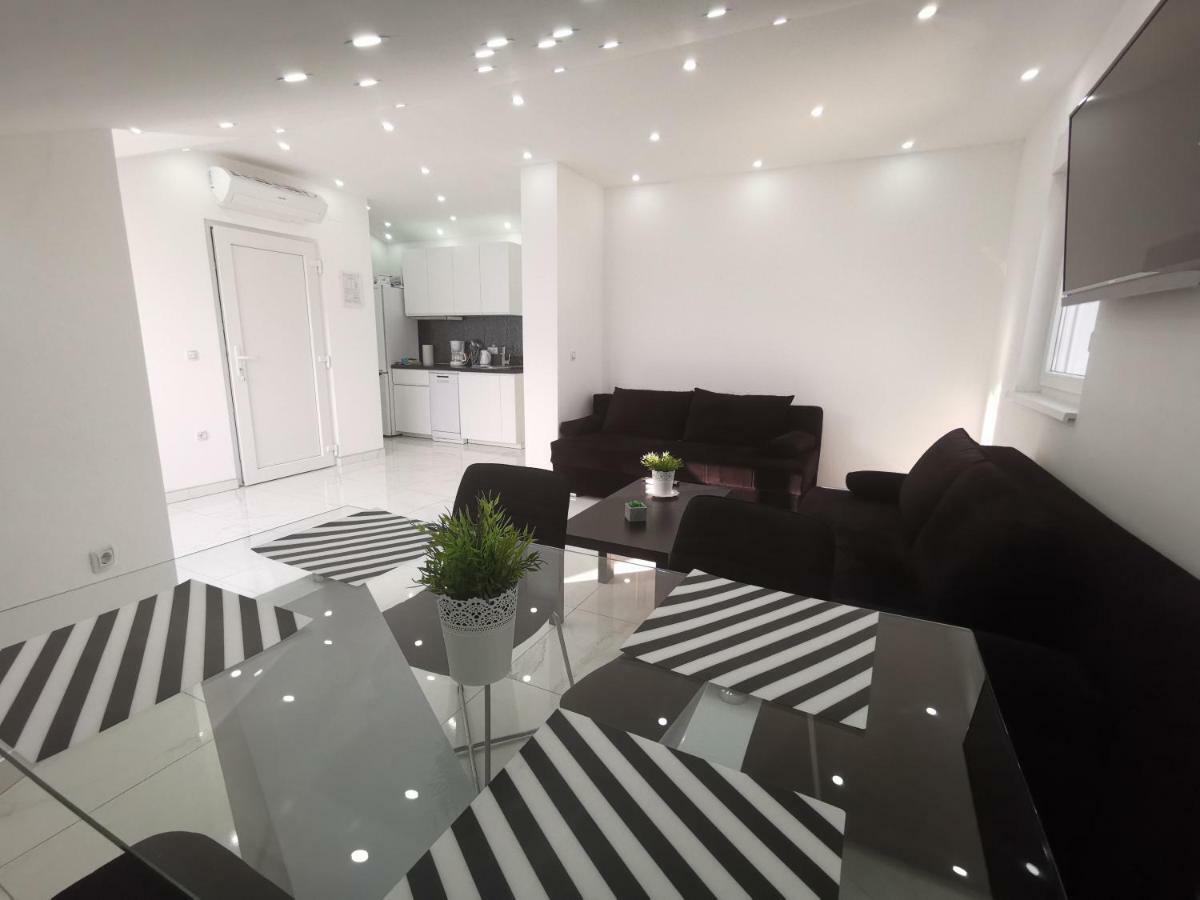Blazevic, Heated Pool&jacuzzi Appartement *